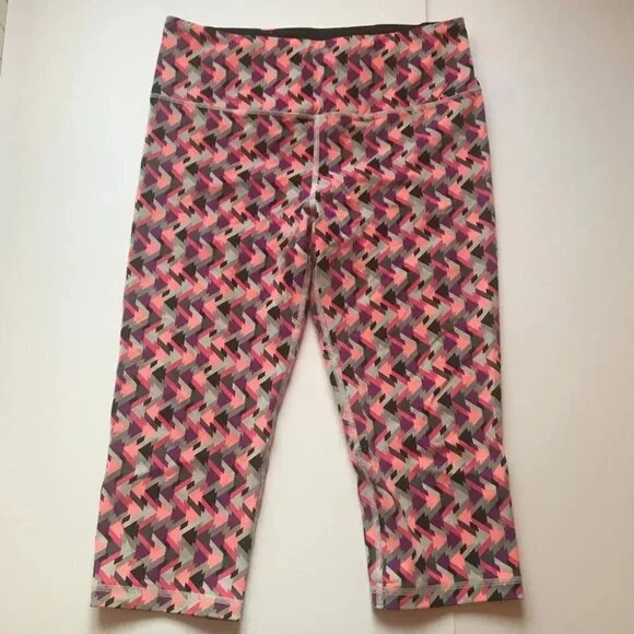 Victoria's Secret VSX Sport Knockout Leggings Crop Aztek Geometric Pants Sz M - Picture 1 of 15